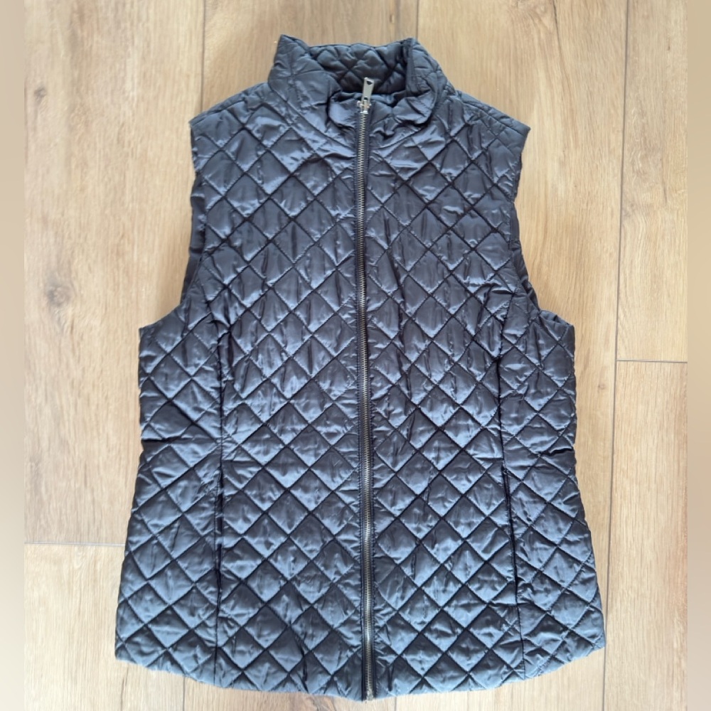 Banana Republic Quilted Sleeveless Vest in Black